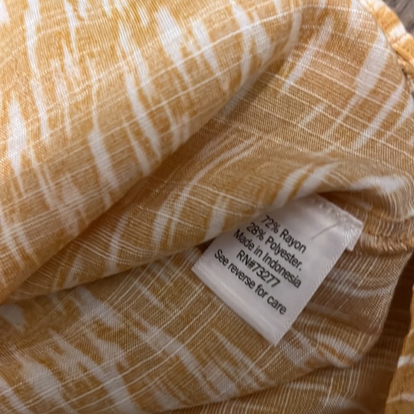 Nine West Yellow Key Hole Neck Tank Top Women’s Size XS - Picture 4 of 4